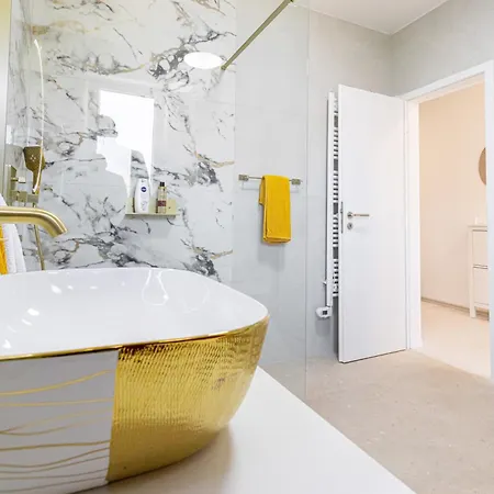 Elly's Empire * روفينج