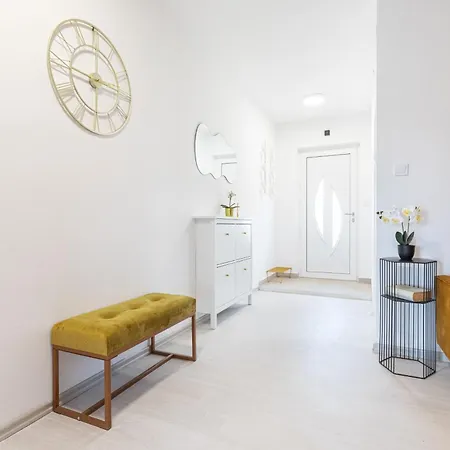 Elly's Empire * روفينج