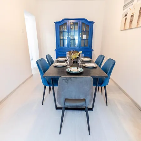 Elly's Empire شقة *