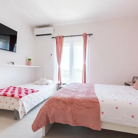 Elly's Empire * روفينج