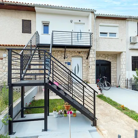 Elly's Empire روفينج