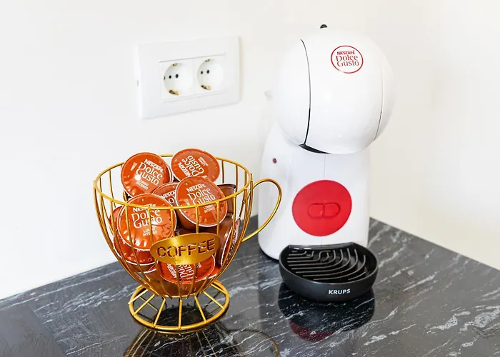 Elly's Empire Apartman *