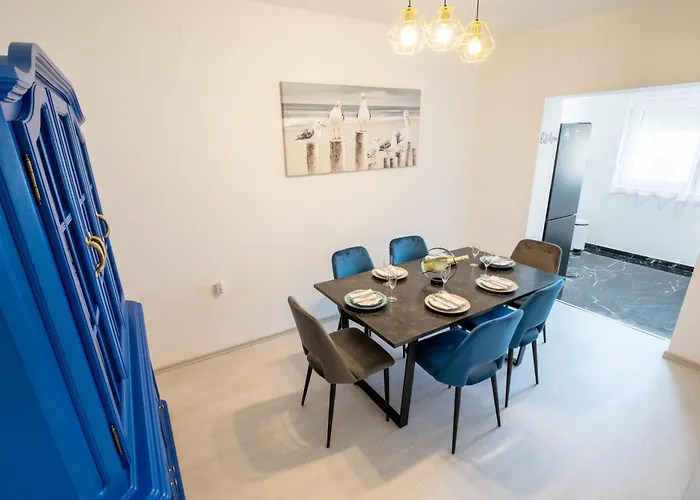 Elly's Empire Apartman