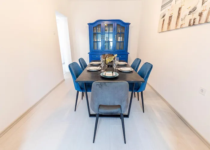 Elly's Empire Apartman *