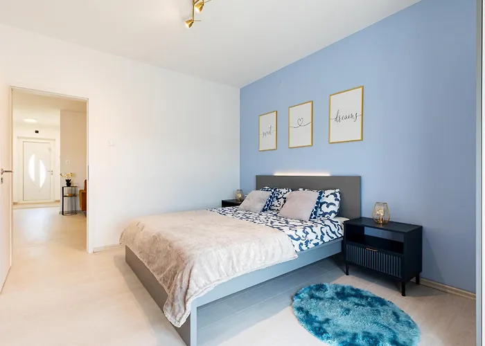 Elly's Empire Apartman