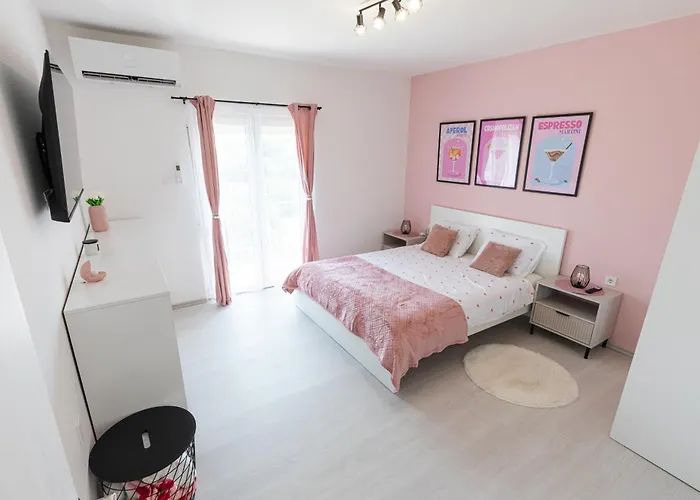 Elly's Empire Apartman