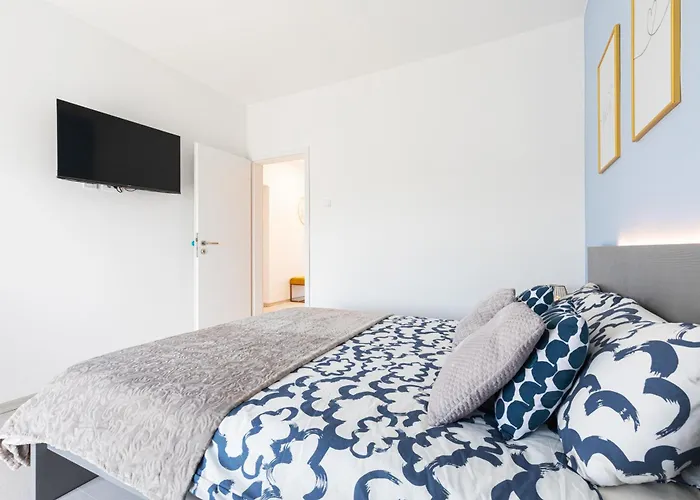 Elly's Empire Apartman *