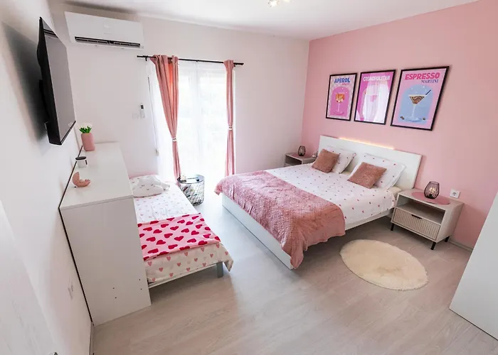 Elly's Empire Apartment *